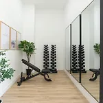 Skyline V Pool & Coworking By Ele Apartments