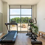 Skyline V Pool & Coworking By Ele Apartments