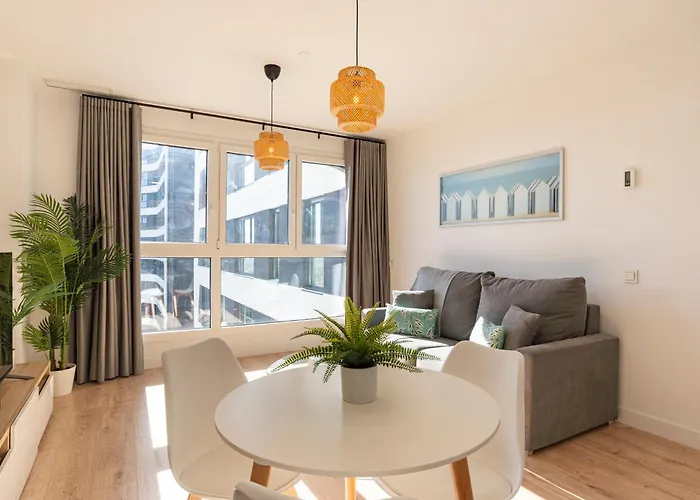 Skyline V Pool & Coworking By Ele Apartments