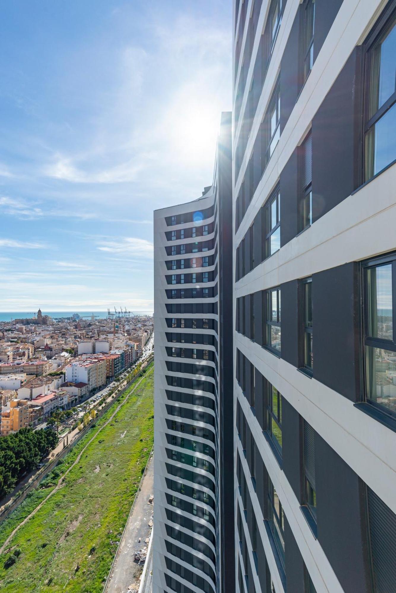Skyline V Pool & Coworking By Ele Apartment *