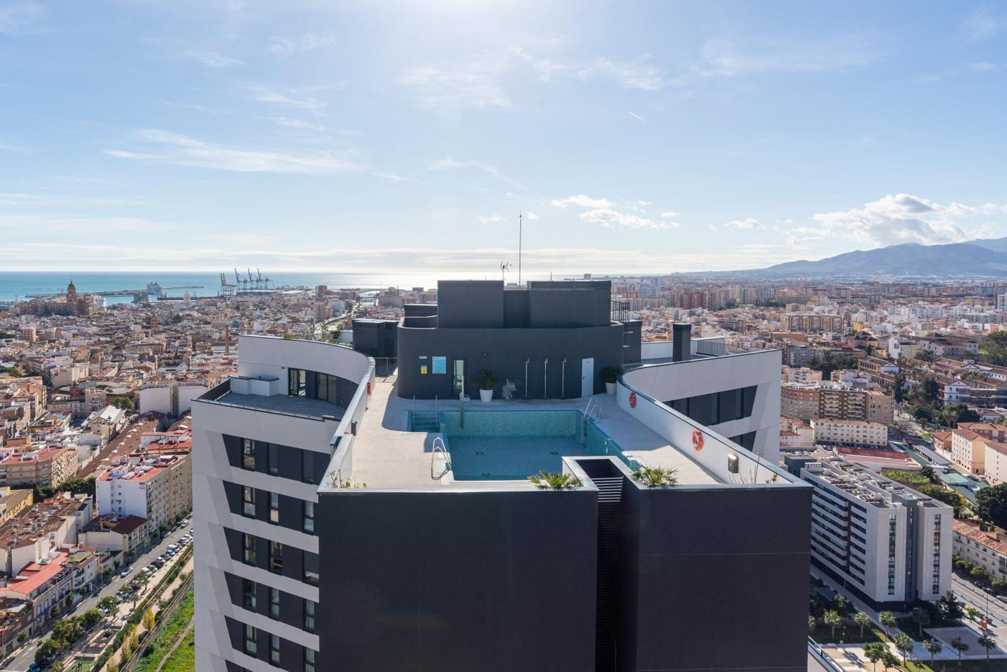Skyline V Pool & Coworking By Ele Apartment