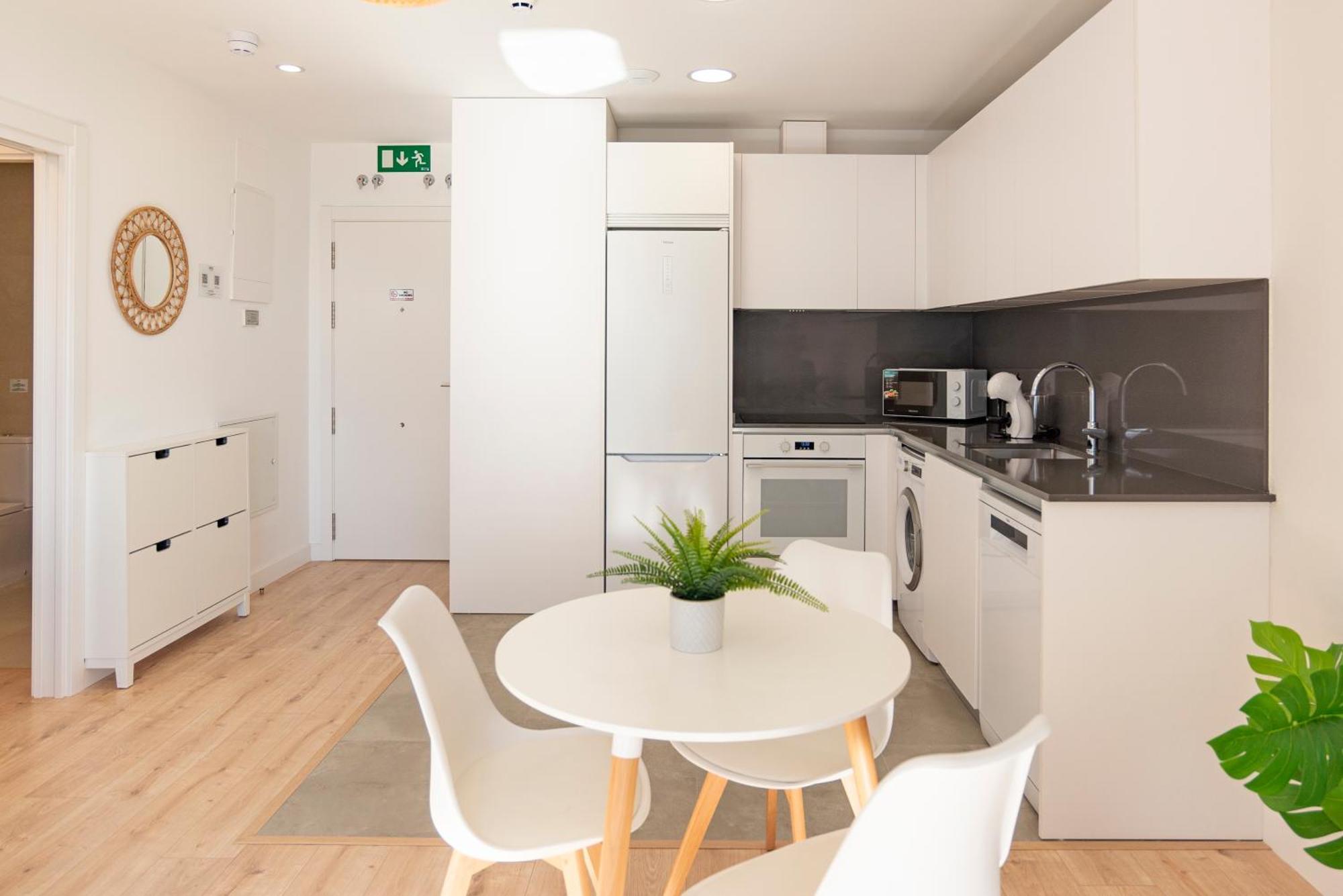Skyline V Pool & Coworking By Ele Apartment